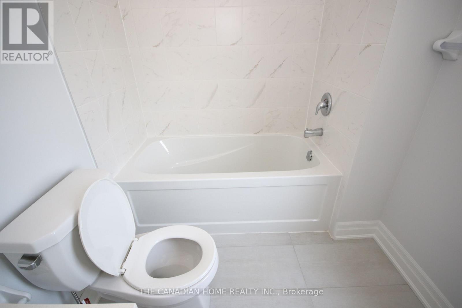 131 Union Blvd Boulevard Property Photo 11
