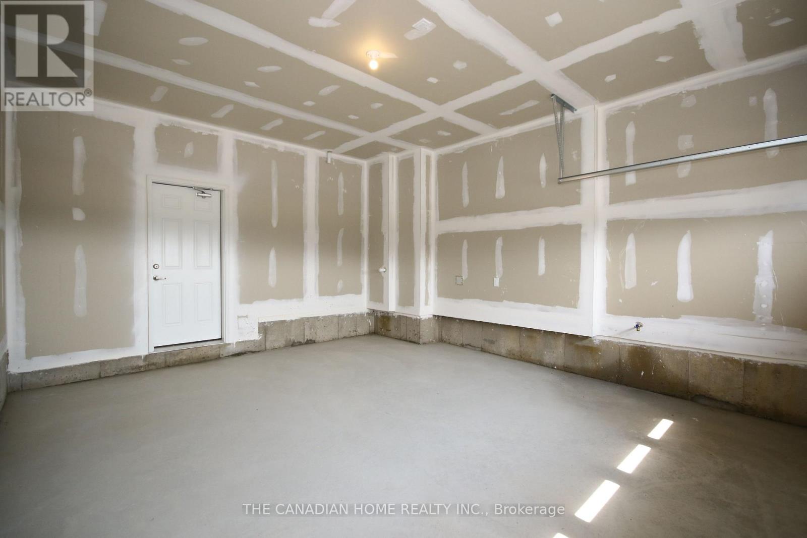 131 Union Blvd Boulevard Property Photo 21