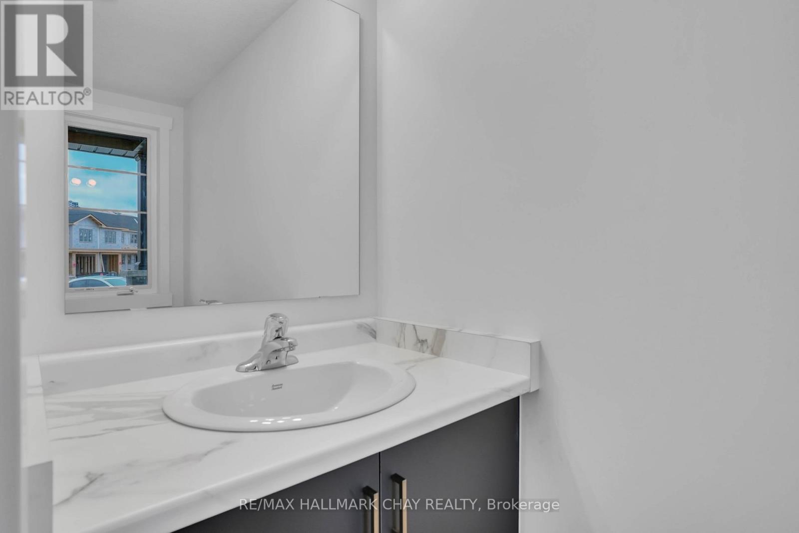 20 Strath Crescent Property Photo 11