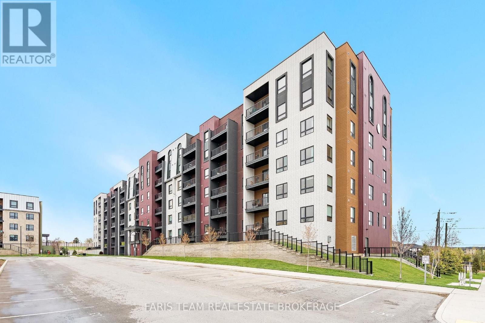 402 - 4 SPICE WAY Property Photo 1