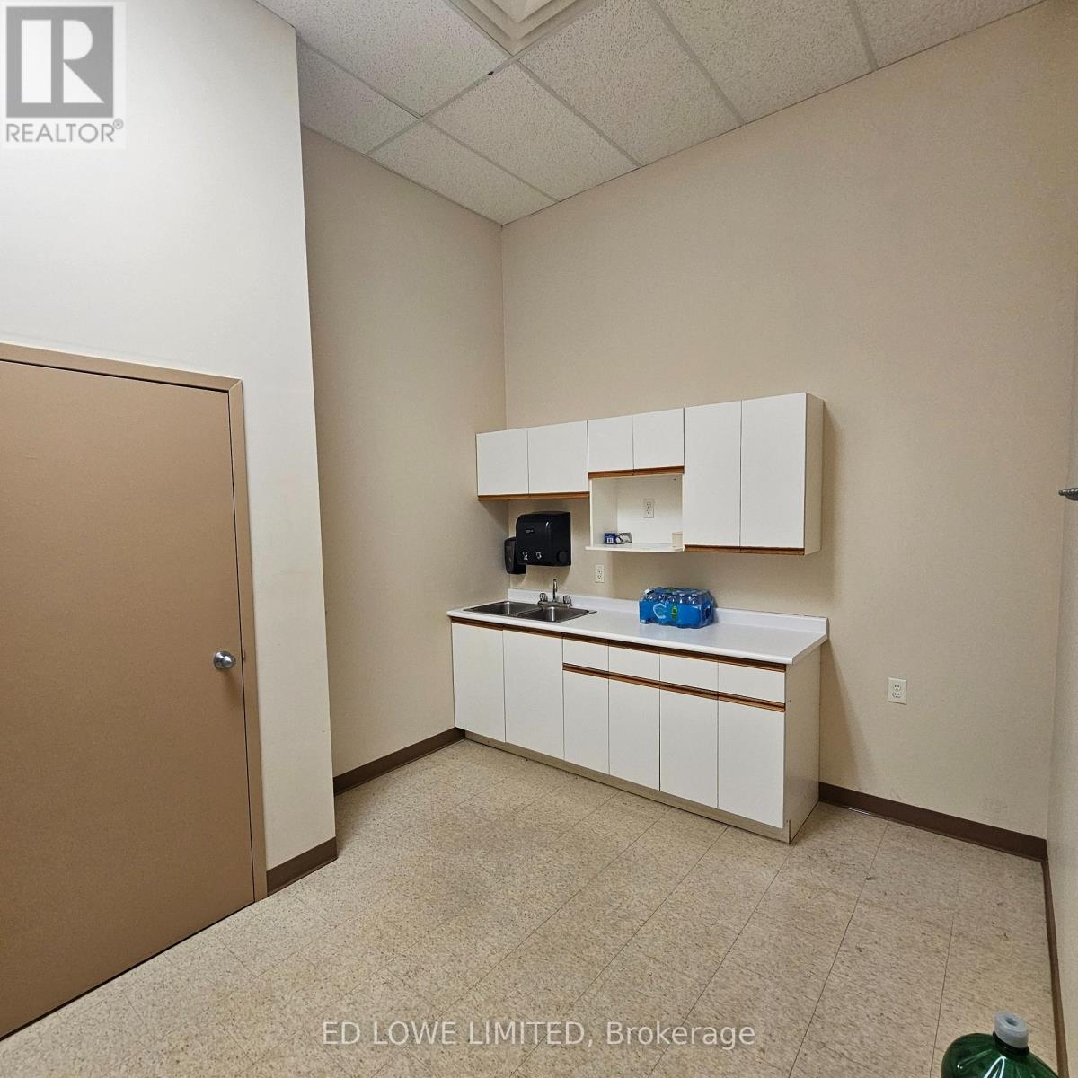 D - 566 Bryne Drive Property Photo 8