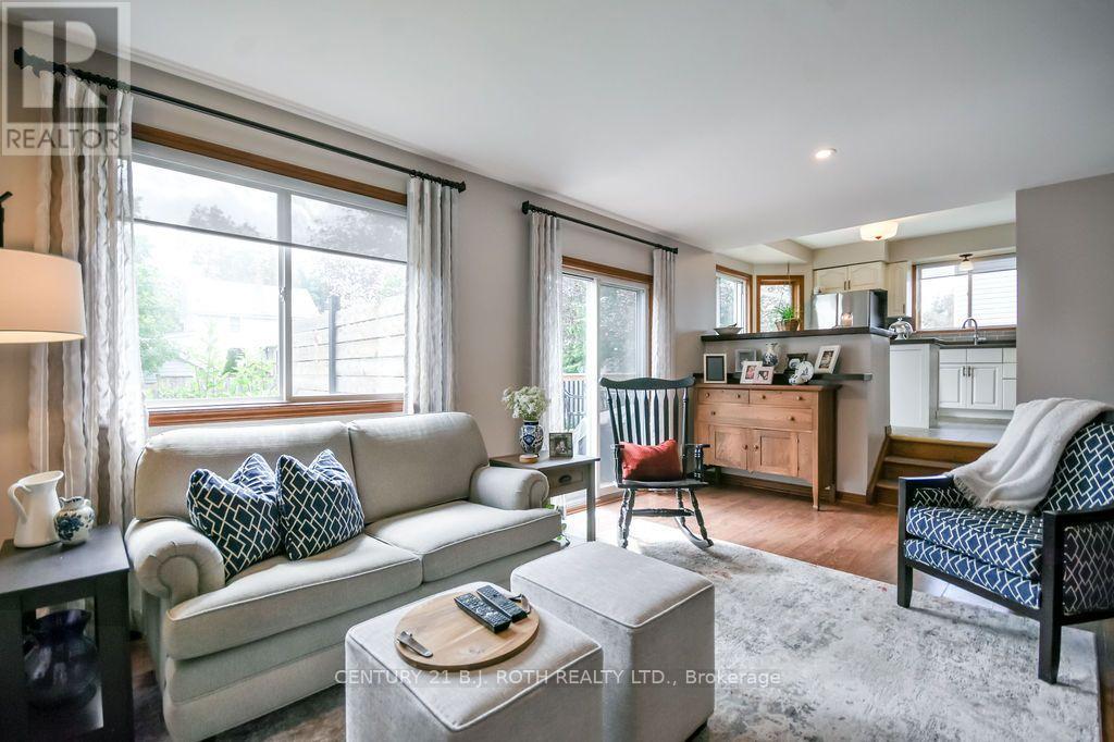 377 Mary Street Property Photo 14