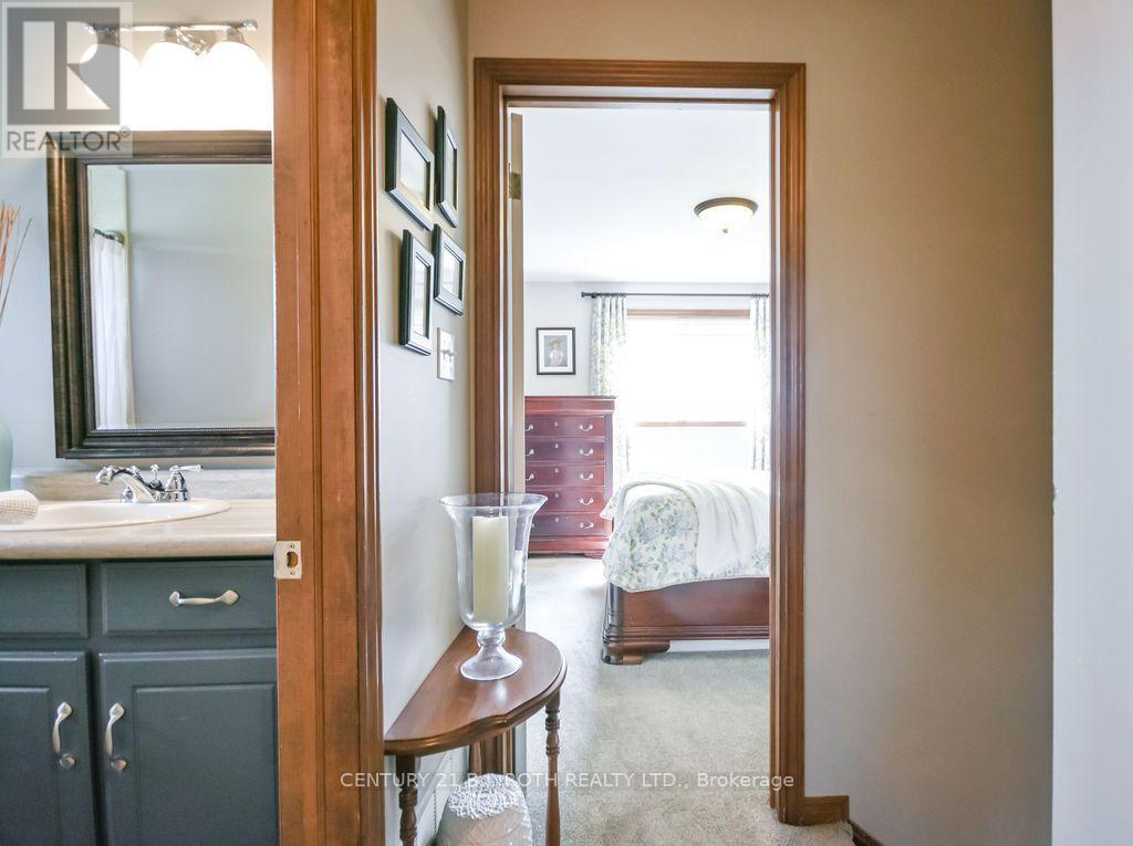 377 Mary Street Property Photo 27