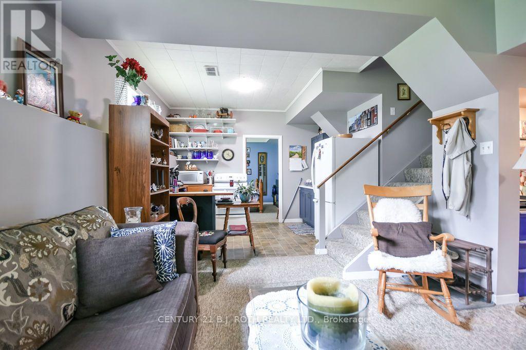 377 Mary Street Property Photo 28
