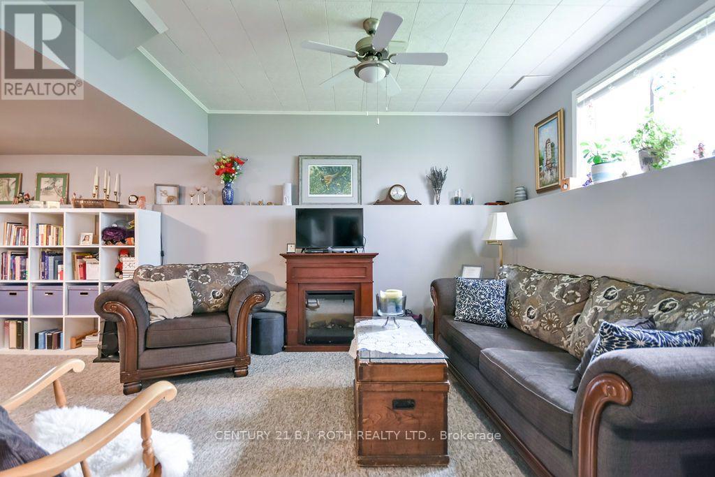 377 Mary Street Property Photo 29