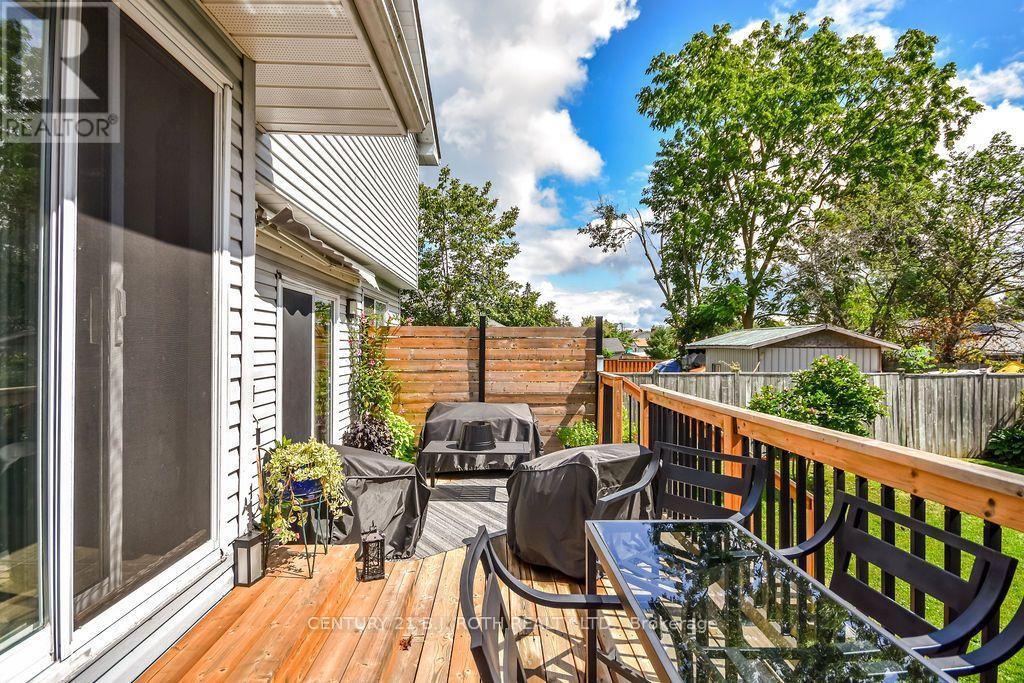 377 Mary Street Property Photo 33