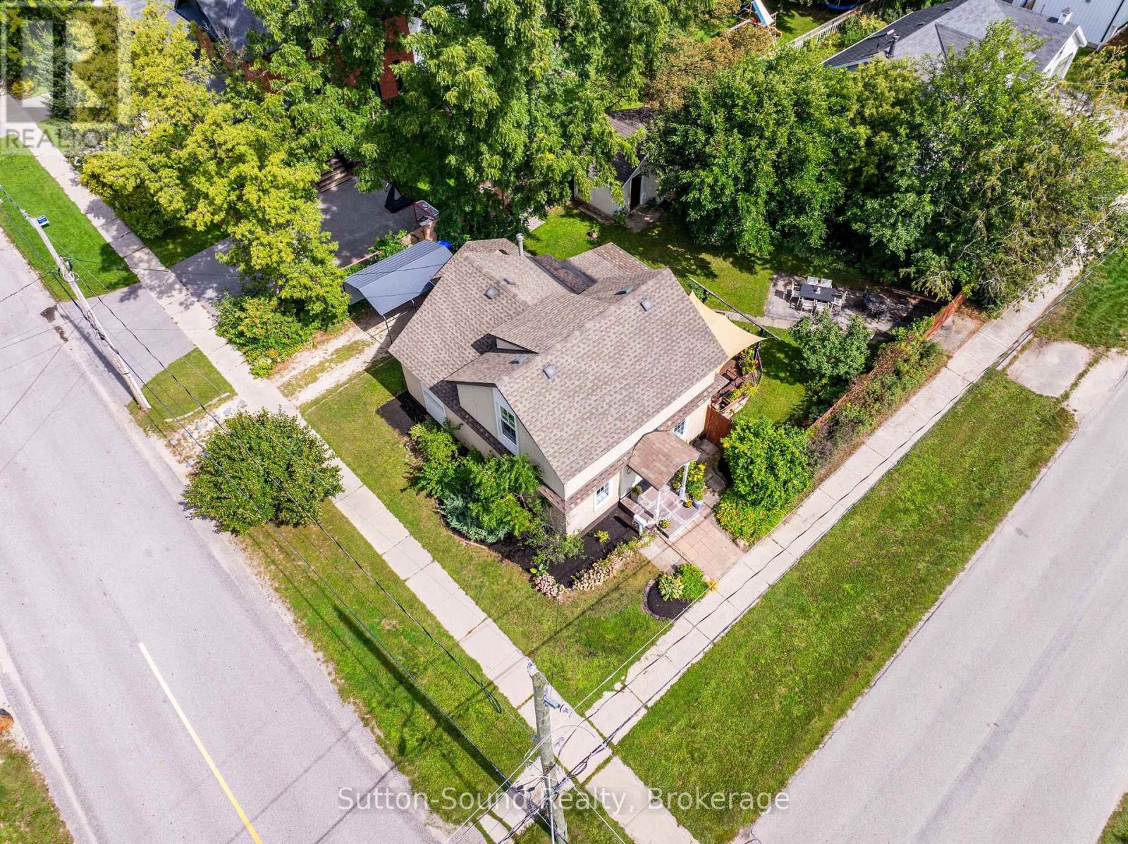 307 Fourth Street W Property Photo 3