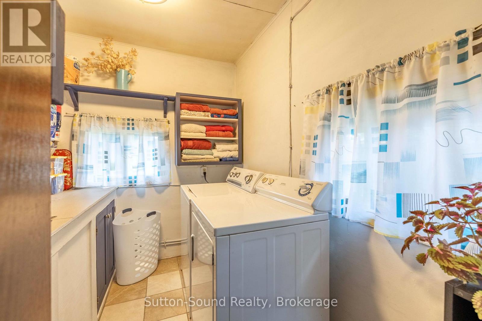307 Fourth Street W Property Photo 21