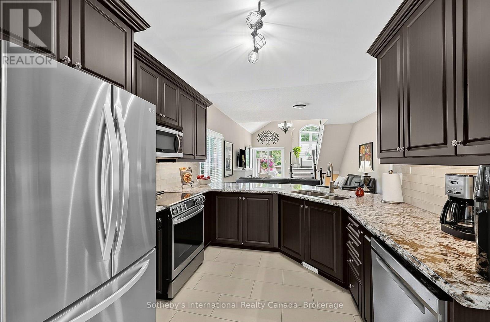 48 Thomas Drive Property Photo 9