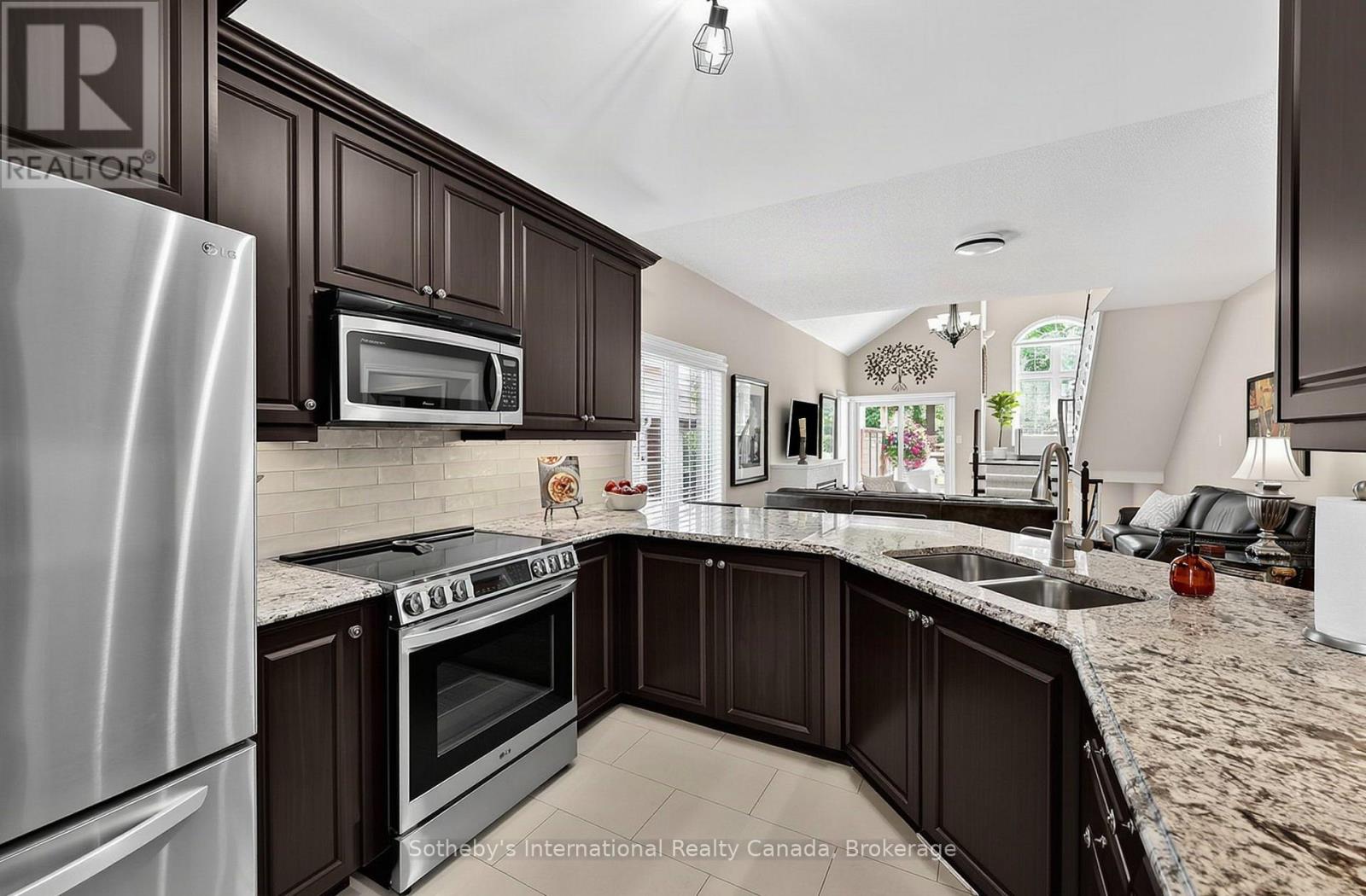 48 Thomas Drive Property Photo 10