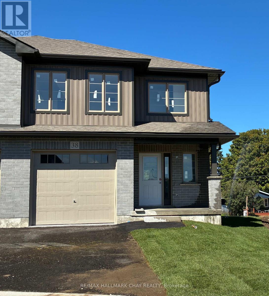 38 Strath Crescent Property Photo 1