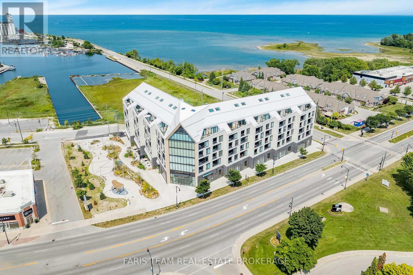 209 - 31 Huron Street Property Photo 4