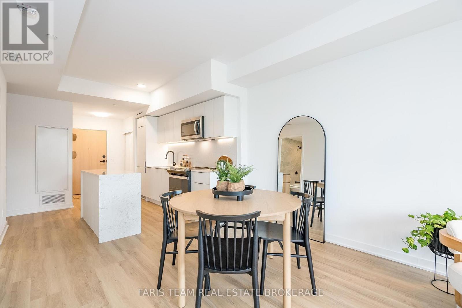 209 - 31 Huron Street Property Photo 14