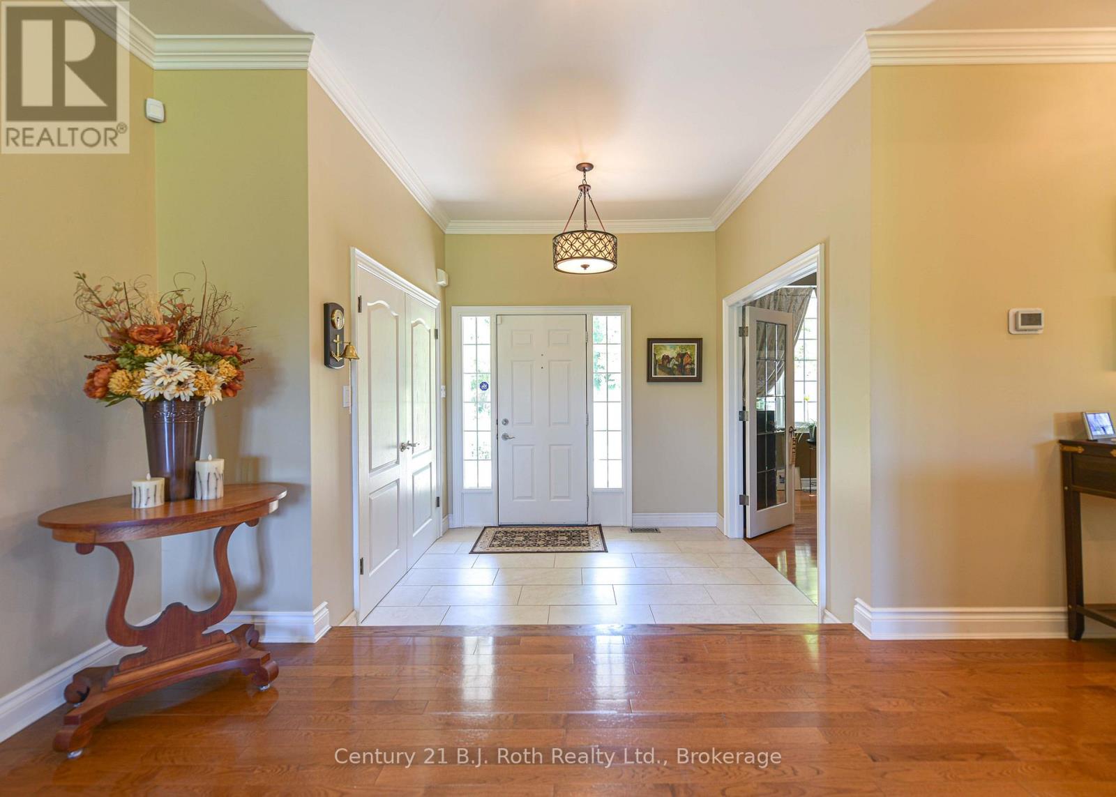 1273 Hawk Ridge Crescent Property Photo 3