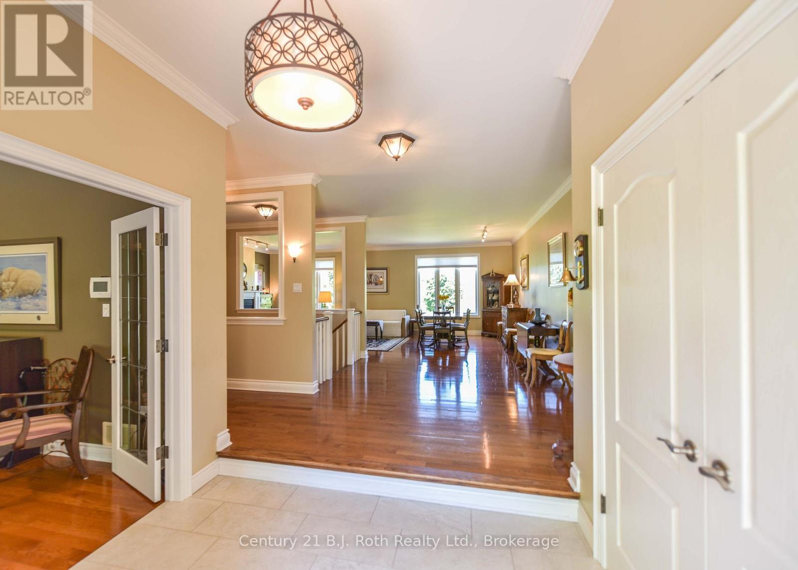 1273 Hawk Ridge Crescent Property Photo 4