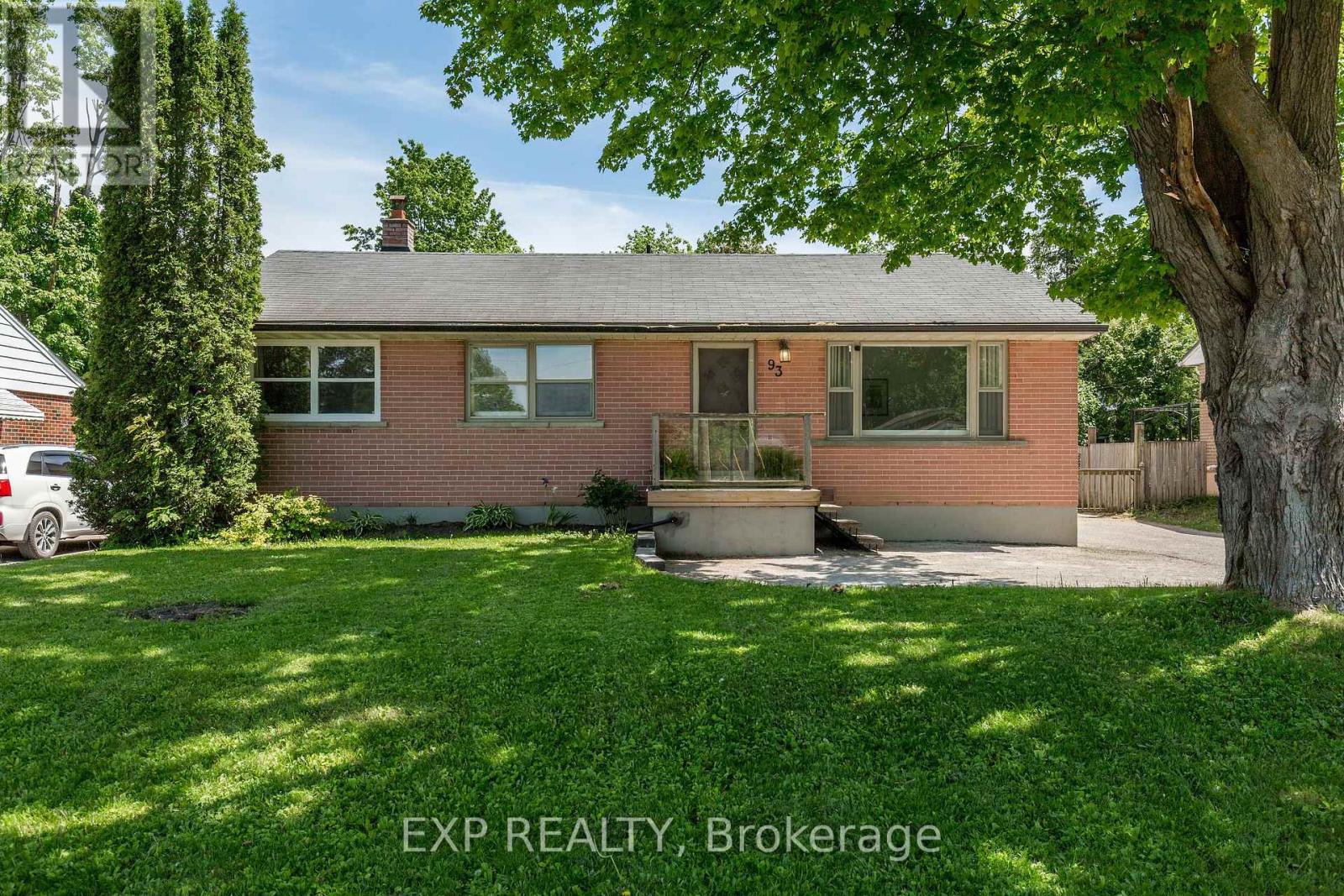 93 North Street W Property Photo 1