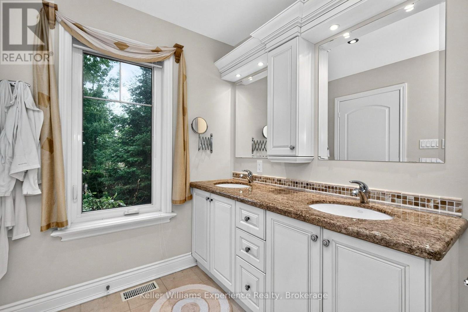 12 Albion Lane Property Photo 14