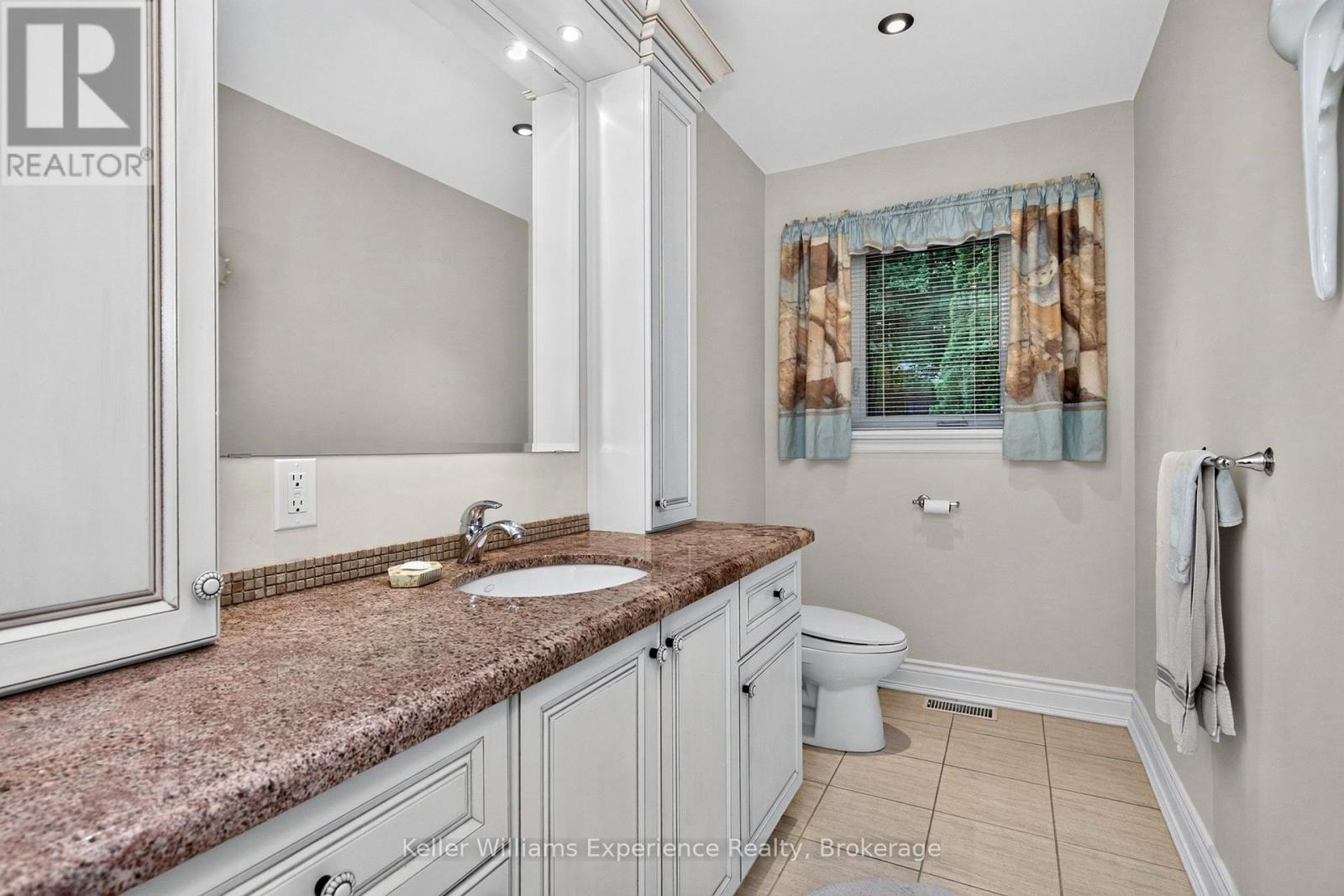 12 Albion Lane Property Photo 16