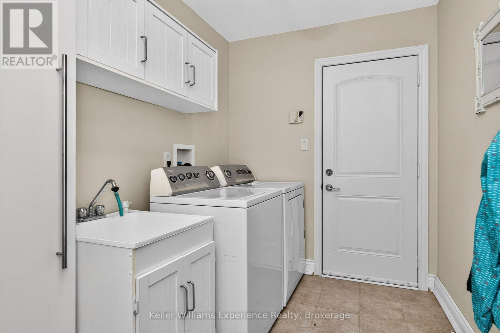 12 Albion Lane Property Photo 17