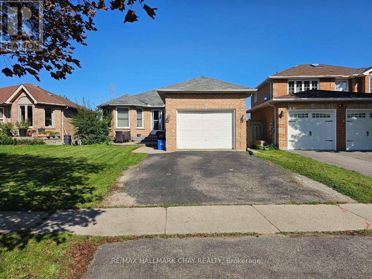 23 MORTON CRESCENT Property Photo 1