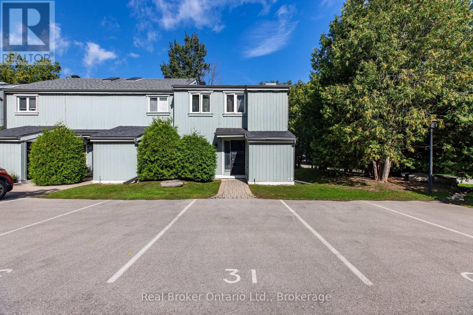 31 - 127 FAIRWAY CRESCENT Property Photo 1