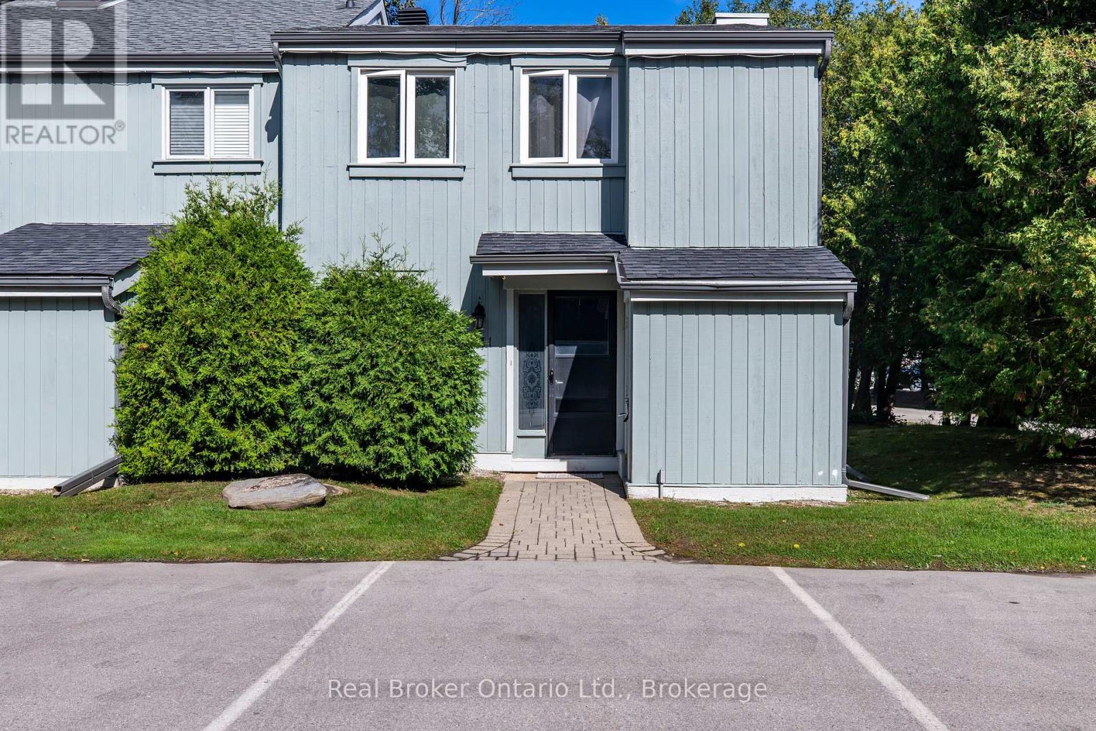 31 - 127 Fairway Crescent Property Photo 2