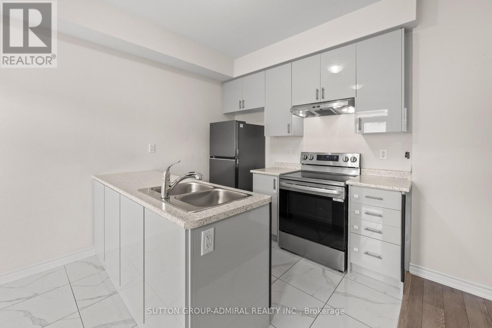 4 Rochester Drive Property Photo 17