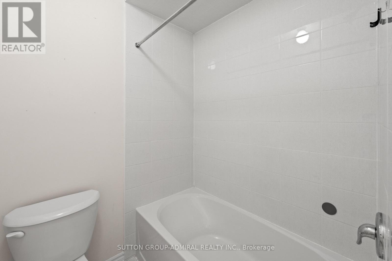 4 Rochester Drive Property Photo 39