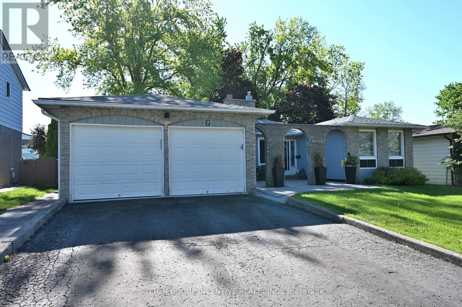 7 Huron Street Property Photo 3