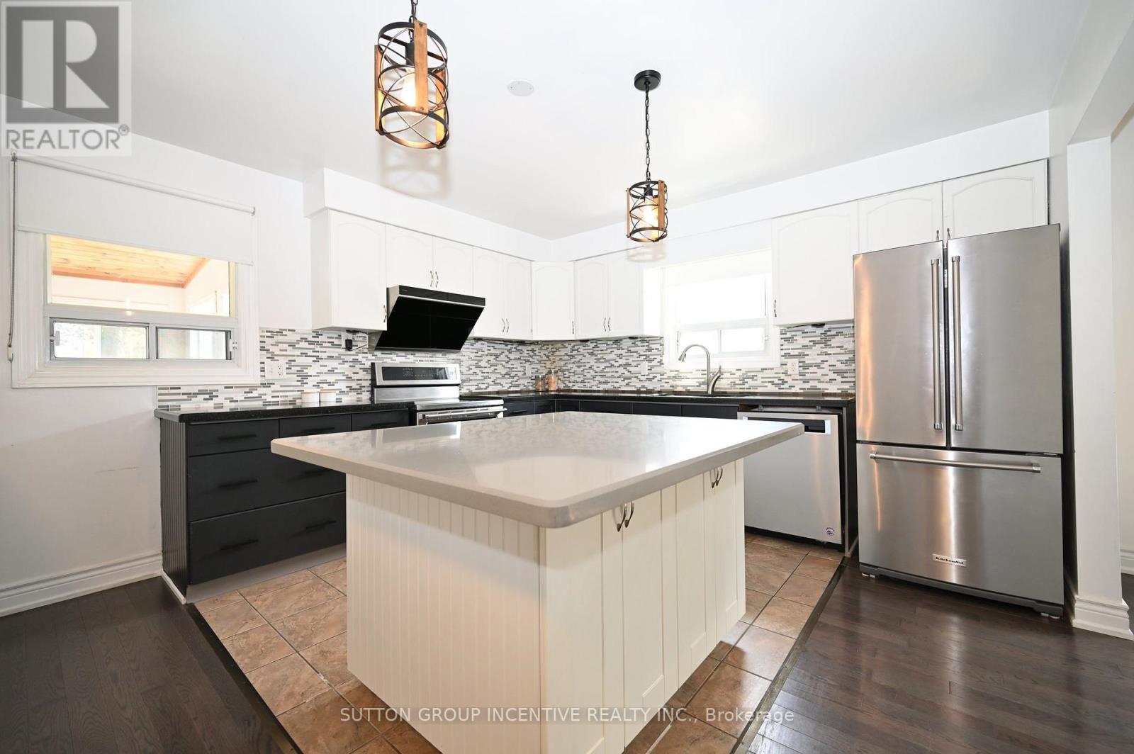 7 Huron Street Property Photo 12