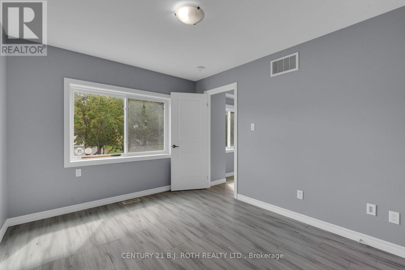 Units 1 + 2 + Coach House - 12 Dufferin Street Property Photo 7