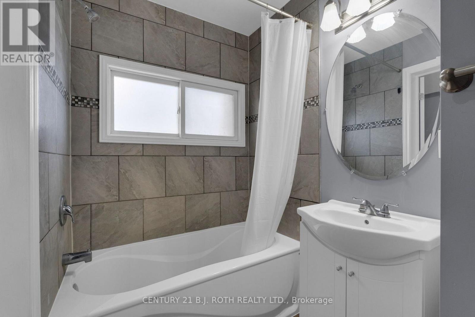 Units 1 + 2 + Coach House - 12 Dufferin Street Property Photo 9