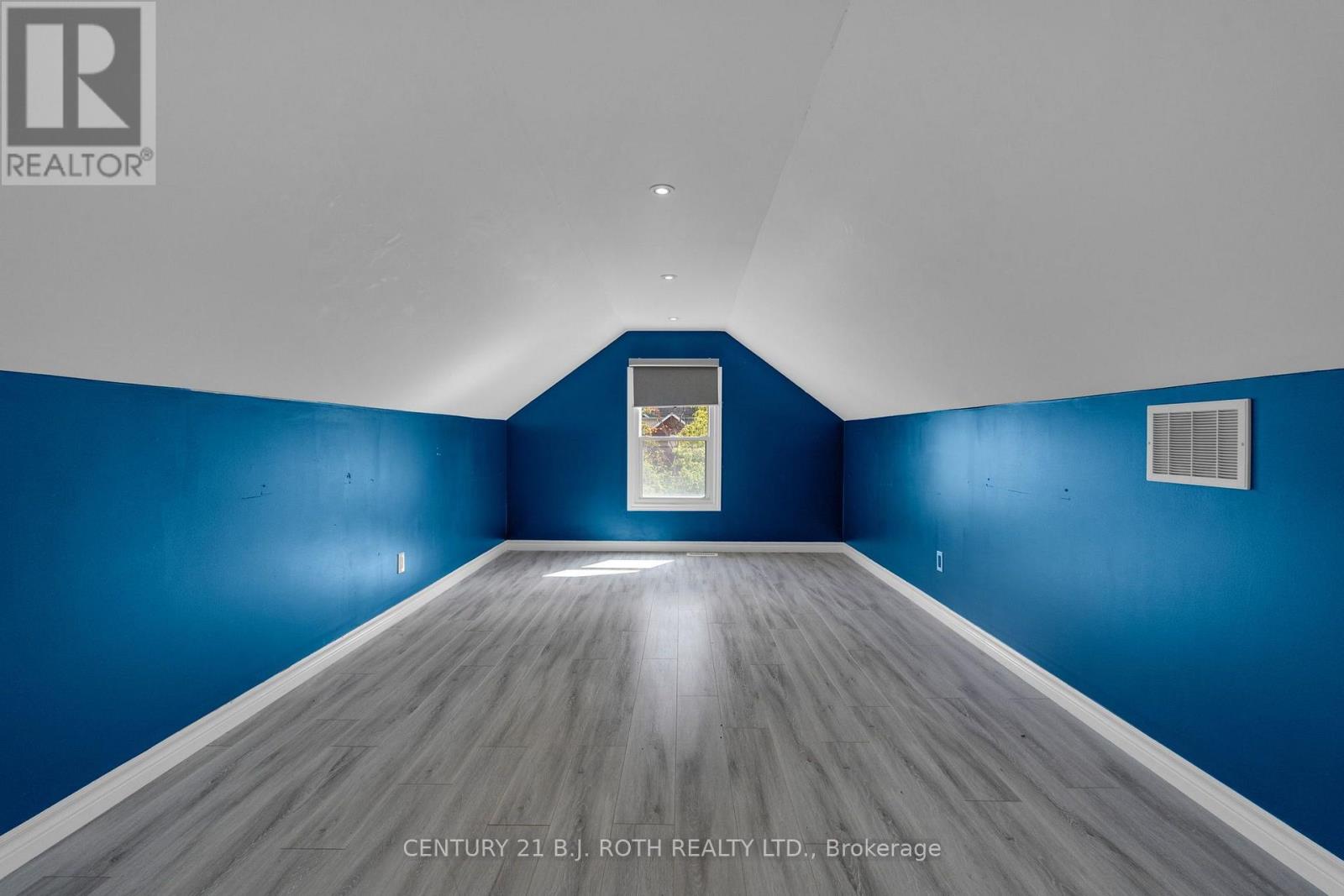 Units 1 + 2 + Coach House - 12 Dufferin Street Property Photo 11