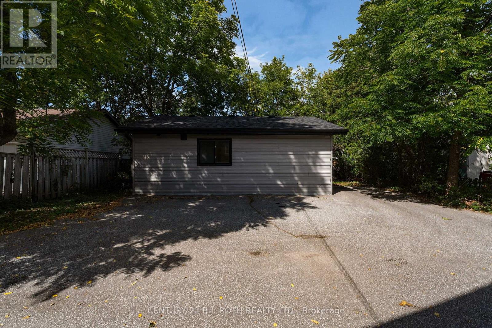Units 1 + 2 + Coach House - 12 Dufferin Street Property Photo 13