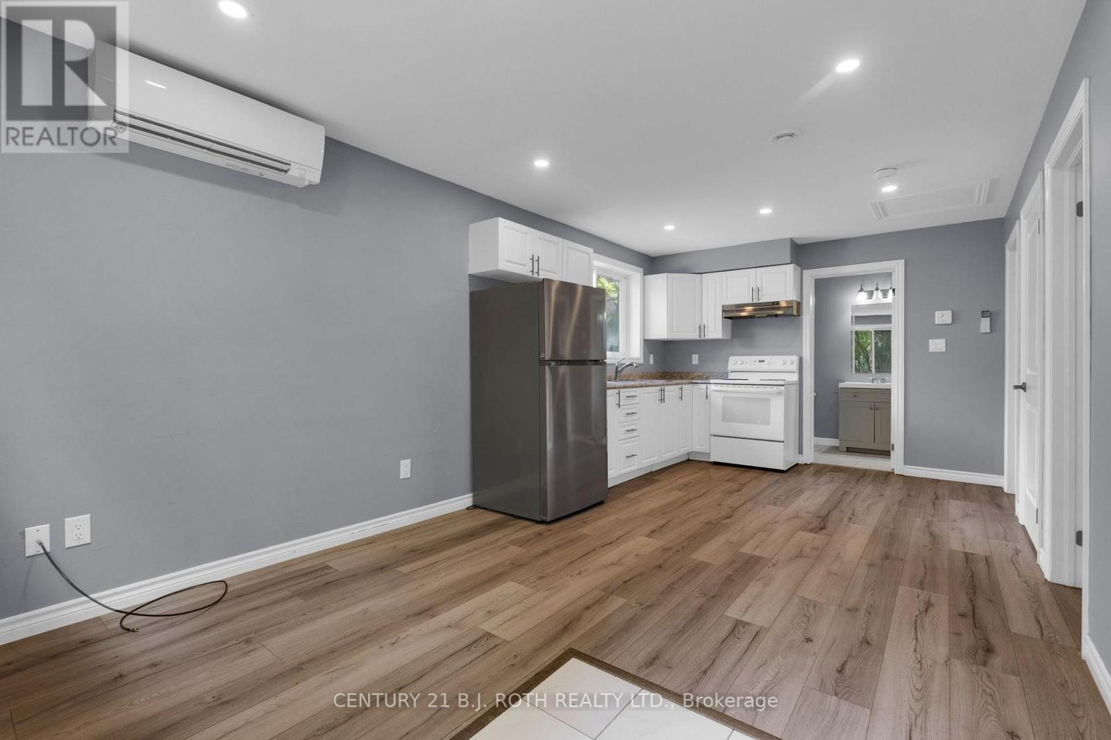 Units 1 + 2 + Coach House - 12 Dufferin Street Property Photo 16