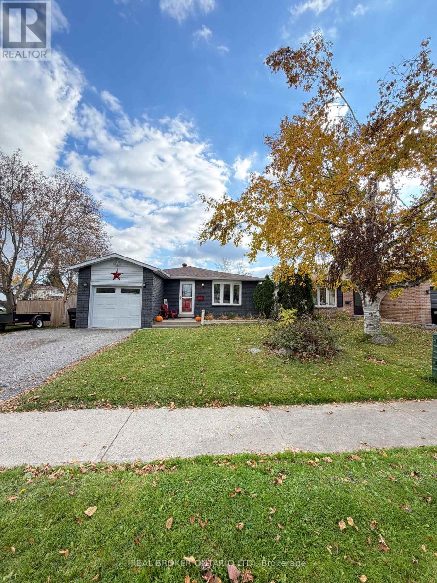 37 HICKLING TRAIL Property Photo 1