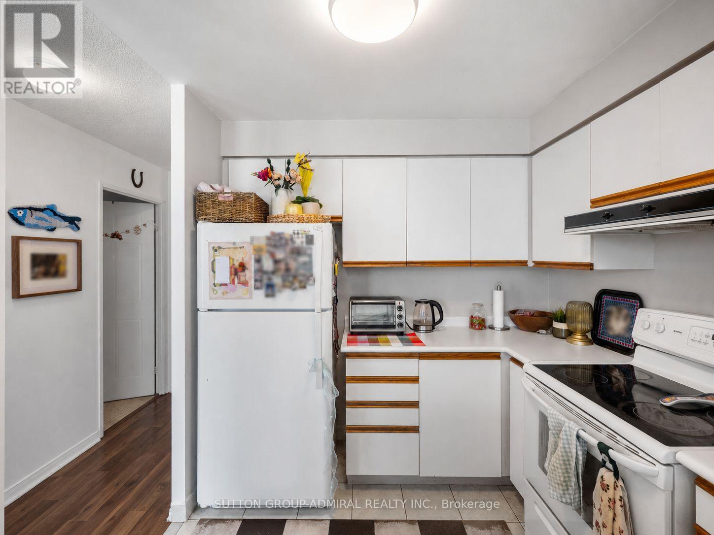 902 - 150 Dunlop Street E Property Photo 4