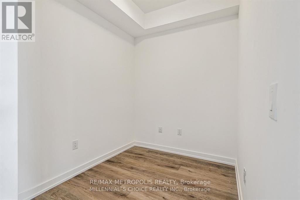 422 - 430 Essa Road Property Photo 8