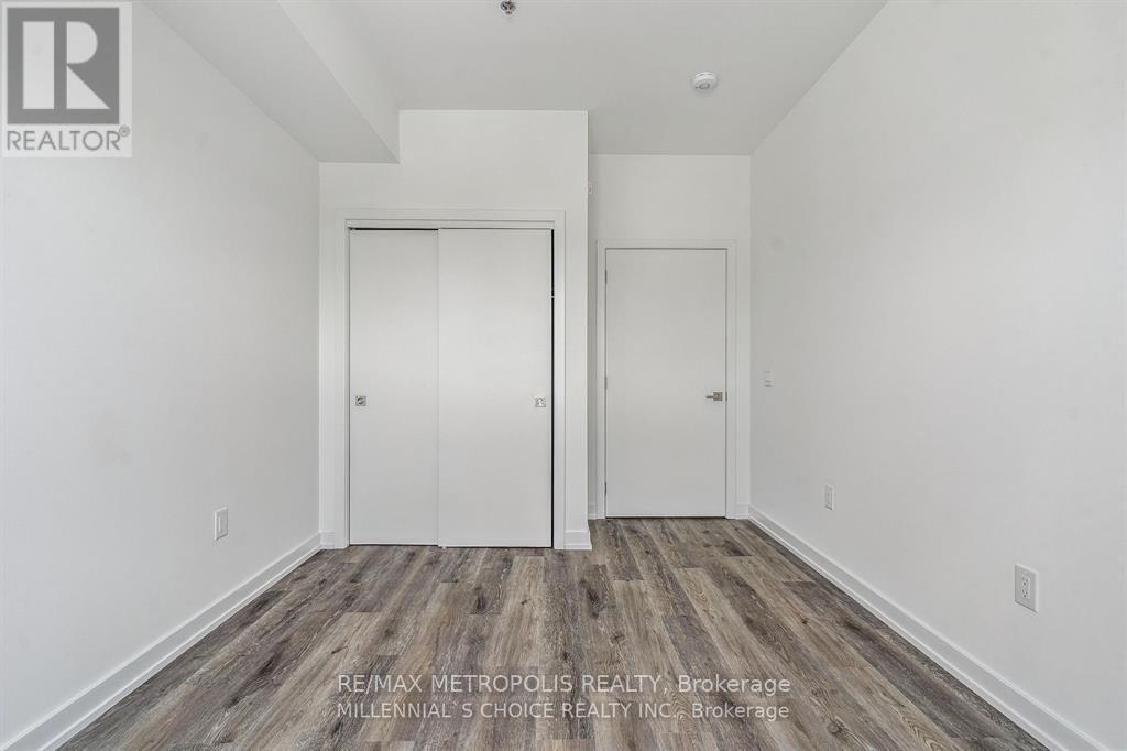 422 - 430 Essa Road Property Photo 16