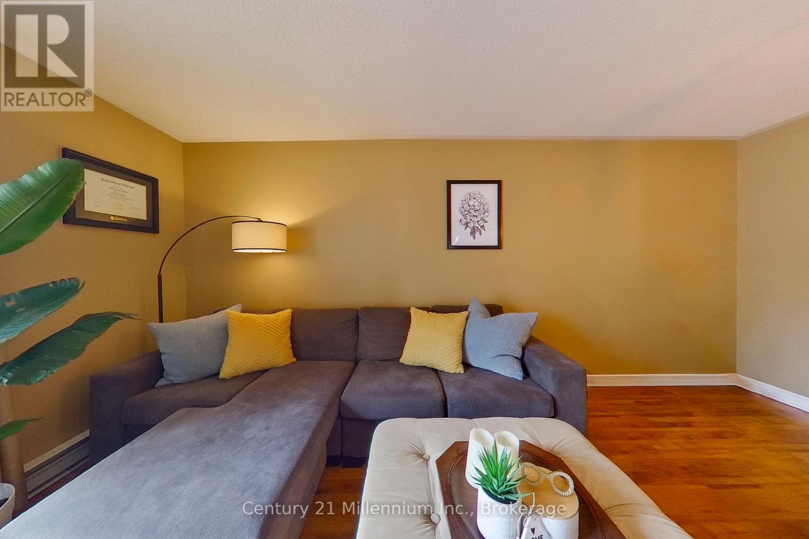 825 - 34 Dawson Drive Property Photo 5