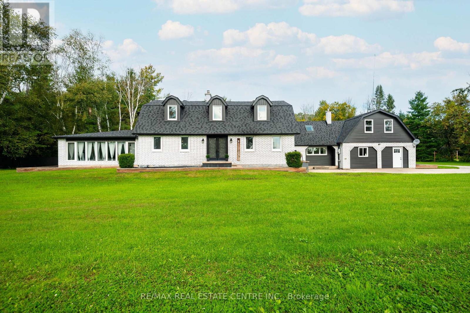 2570 Creemore Avenue Property Photo 1