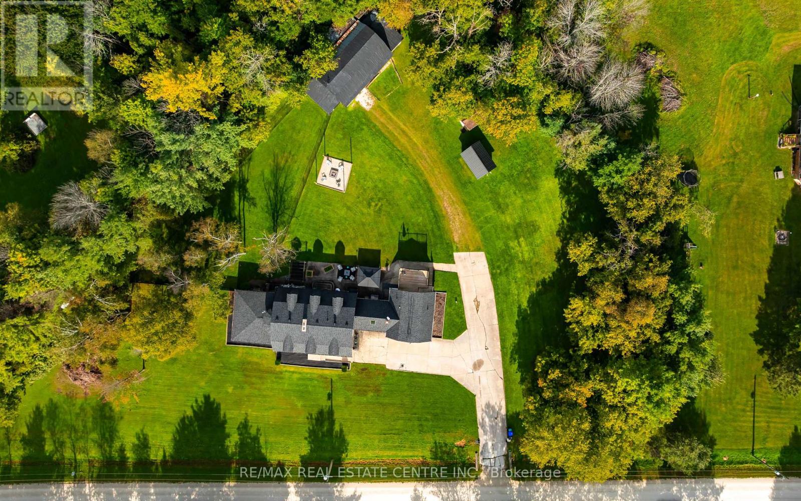 2570 Creemore Avenue Property Photo 4