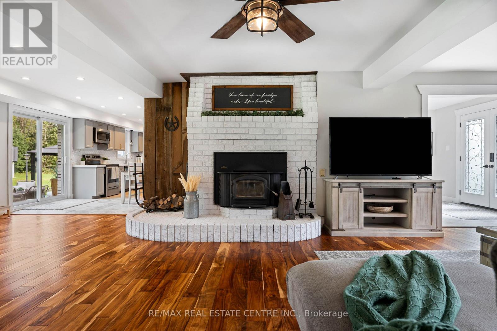 2570 Creemore Avenue Property Photo 8