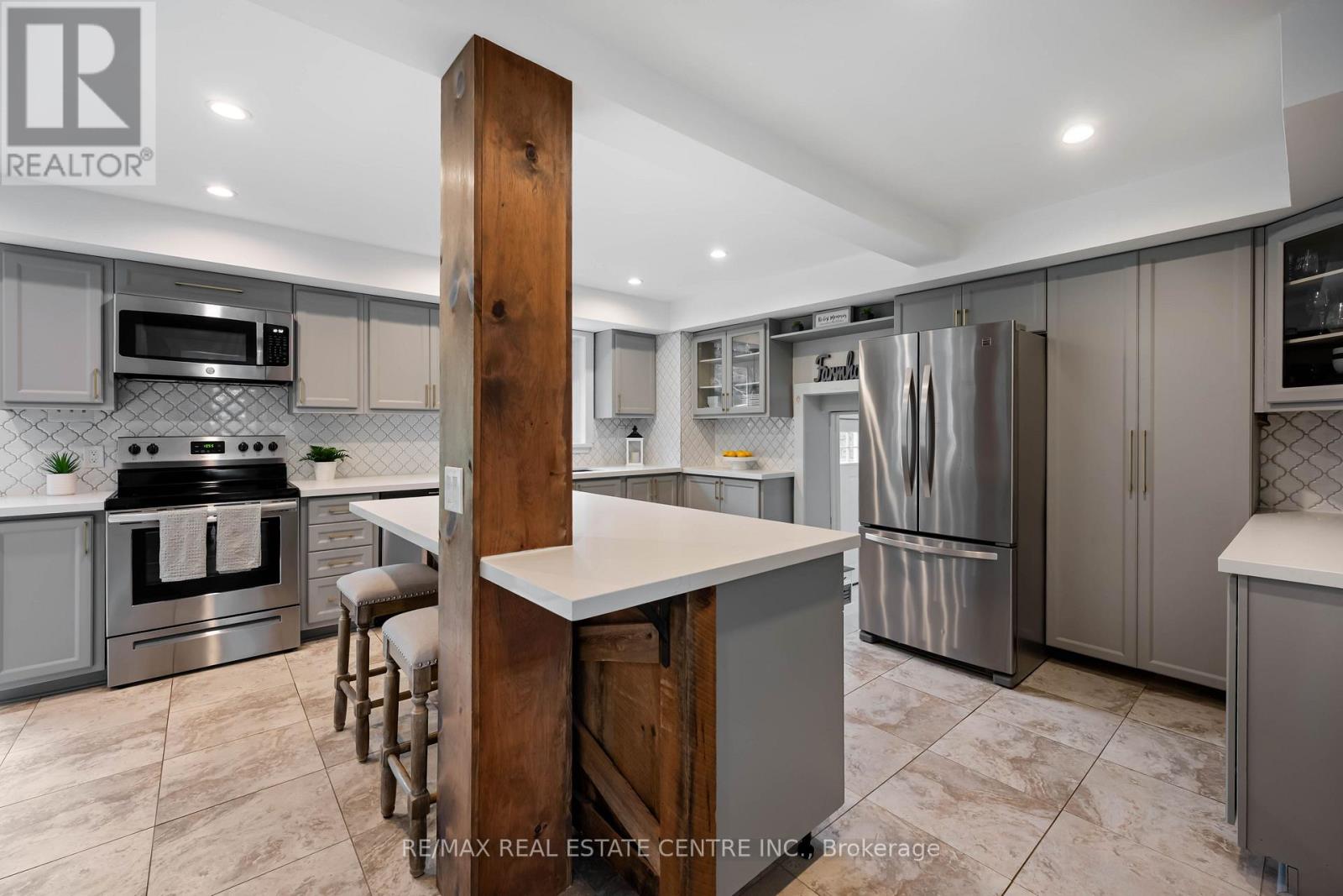 2570 Creemore Avenue Property Photo 13