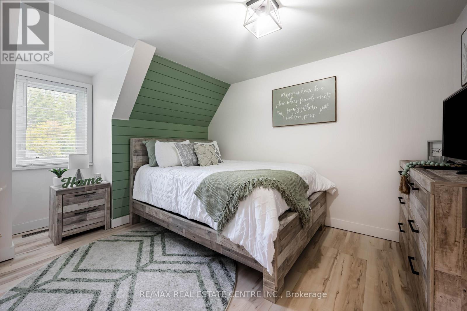 2570 Creemore Avenue Property Photo 17