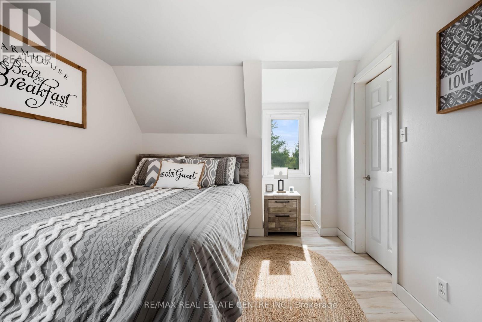 2570 Creemore Avenue Property Photo 20