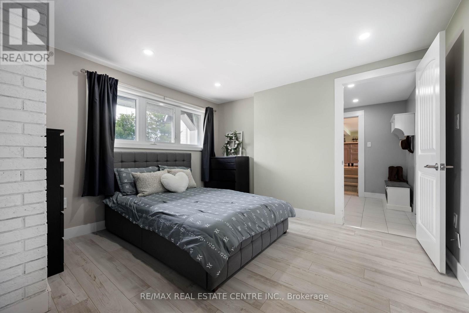 2570 Creemore Avenue Property Photo 29