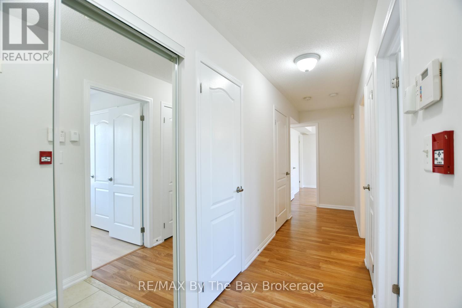 208 - 40 Mulligan Lane Property Photo 8