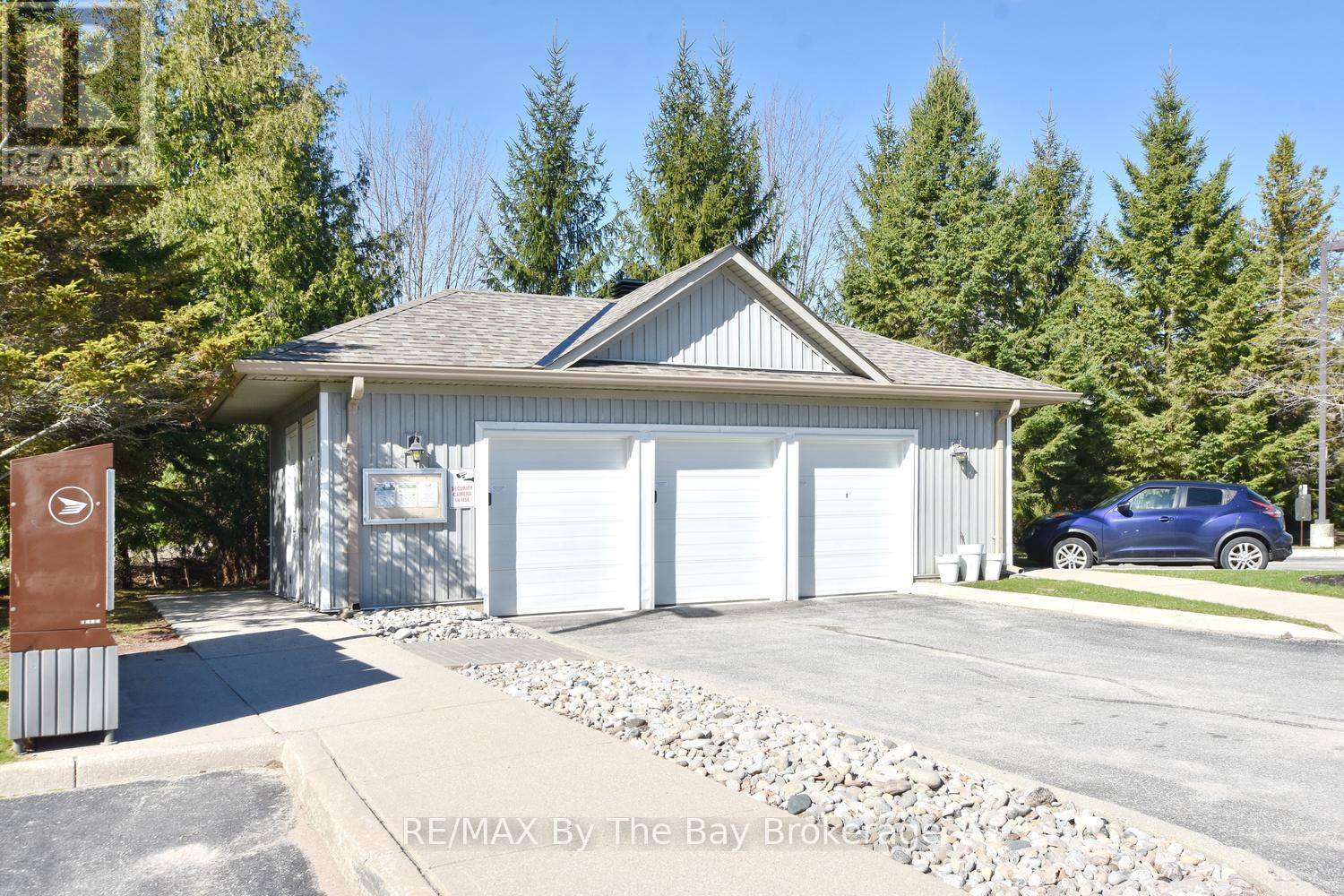 208 - 40 Mulligan Lane Property Photo 32