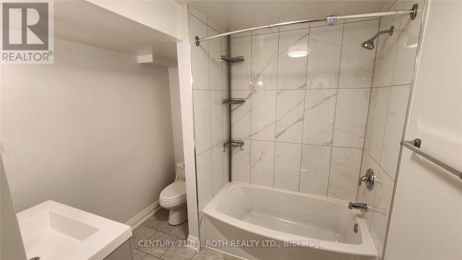 Lower - 300 Cundles Road W Property Photo 10